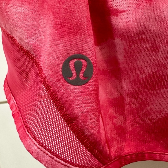 (2172) LULULEMON HOTTY HOT SHORTS Sz 4 **LOVED** - Picture 6 of 9